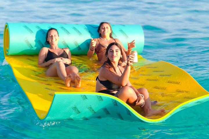 Exclusive Isla Mujeres and Cancun Private Yacht Tour