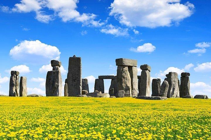 Stonehenge, Bath and Roman Baths Guided London Day Trips