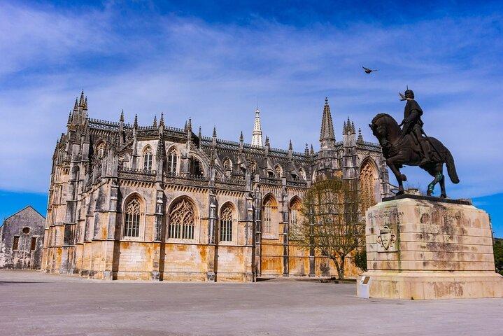 Transport Tour Lisbon To Porto Up to 8 people