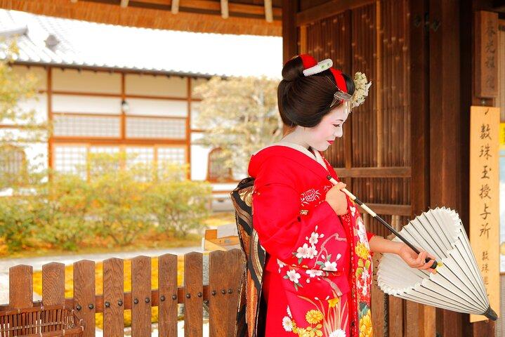 Kyoto Gion Tour with Cuisine and Maiko Show (private in option)