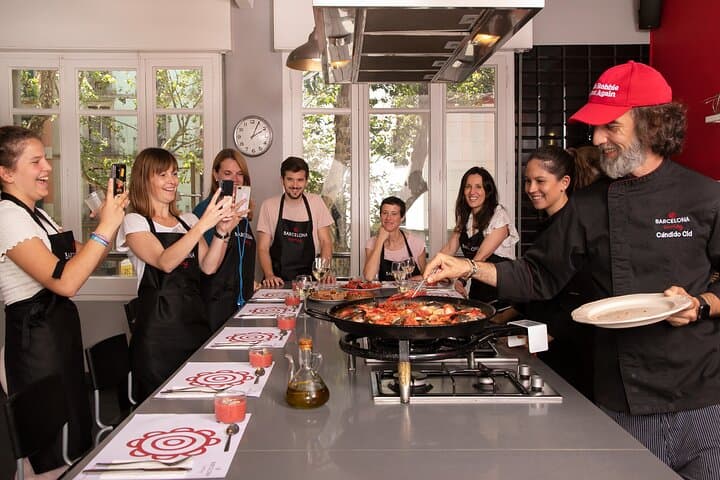 Paella Class & Bottomless Wine: Las Ramblas Views