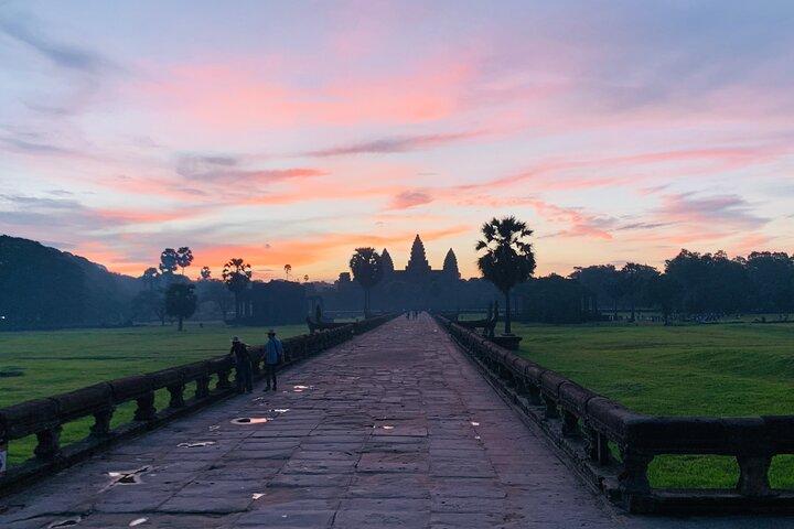 Angkor Wat Sunrise and Angkor Thom Sunset Tour