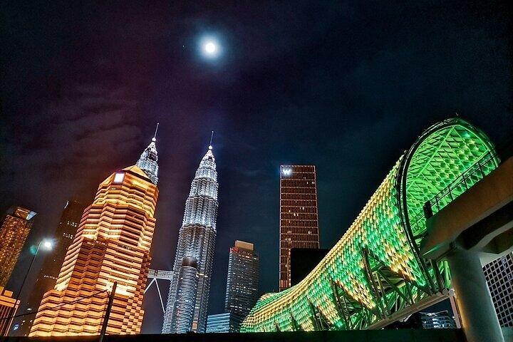 Kuala Lumpur Night Tour with Lake Symphony & Saloma Bridge