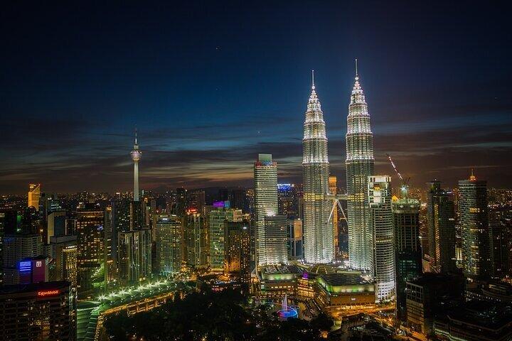 Kuala Lumpur Night Tour with Lake Symphony and Saloma Bridge