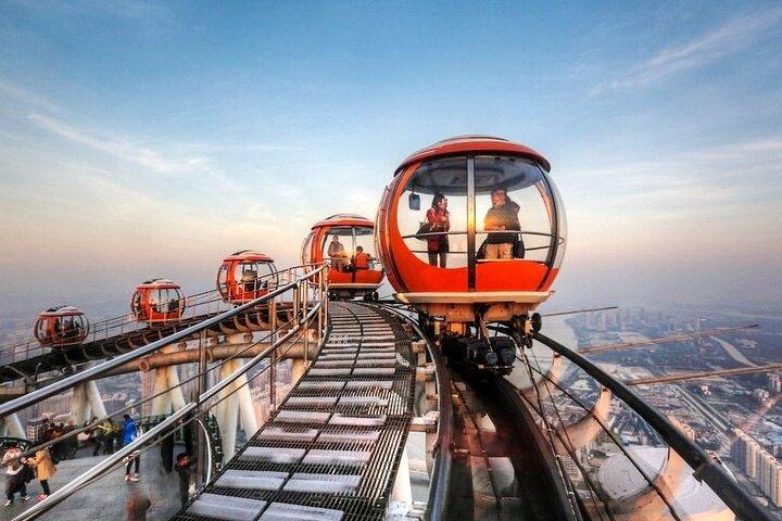 Private Guangzhou Night Tour with Canton Tower and Pearl River VIP Class Cruise