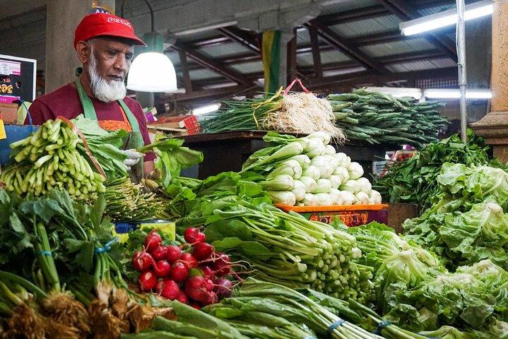 Port Louis: Street Food & City Tour