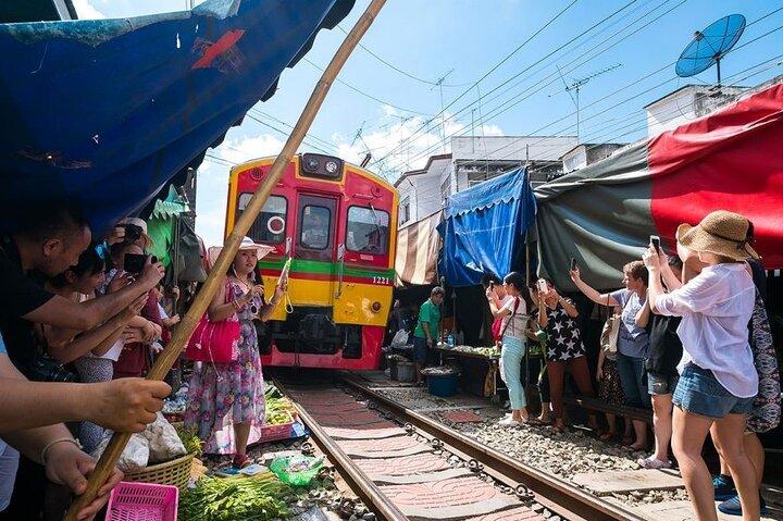 Maeklong Railway Market & Damnoen Saduak Market Paddle Boat Tour