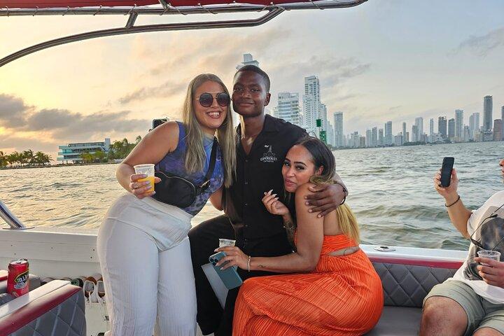 Cartagena:Sunset boat party Caribbean restaurant and Gethsemane tour