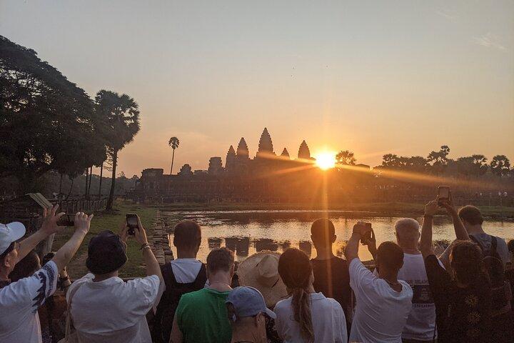 Private Angkor Wat Biking Tour at Sunrise