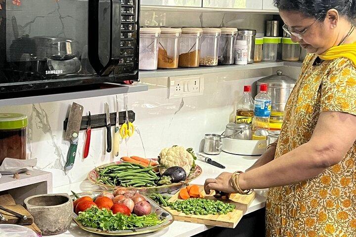 Chennai Market Tour & Cooking Class in a Local Home with Meena
