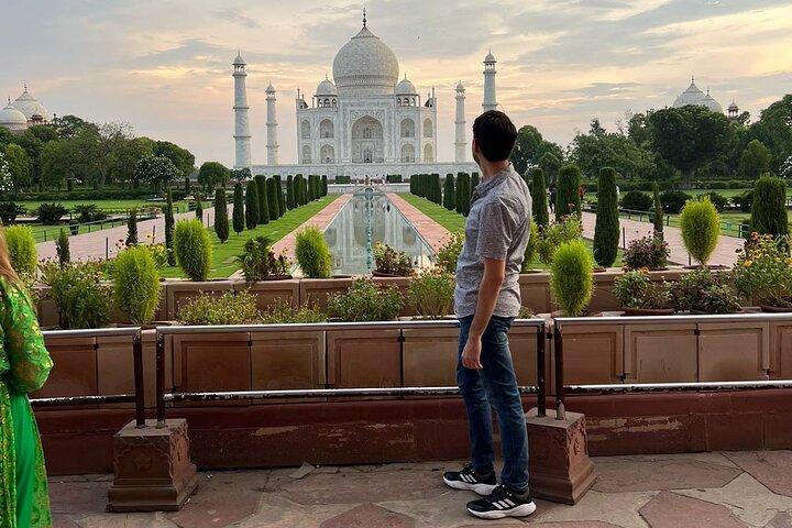 Taj Mahal and Agra Day Trip by Car from Delhi with 5 Star Lunch