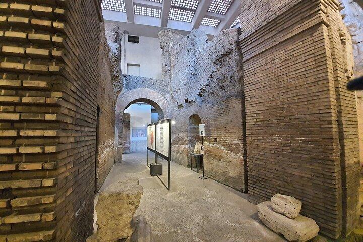 Rome Private Tour Piazza Navona and Domitian Stadium Undergrounds