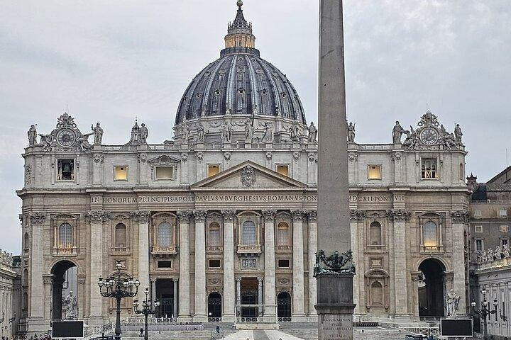 St. Peter's Basilica and Papal Grottoes Guided Tour
