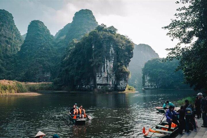 Hanoi: Hoa Lu, Tam Coc, Mua Cave & Bich Dong Pagoda Small Group