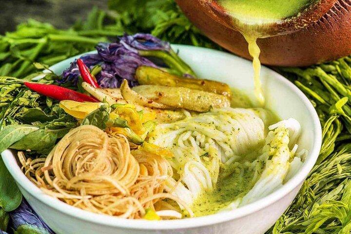 Evening Food Tour By Tuk-Tuk in Phnom Penh