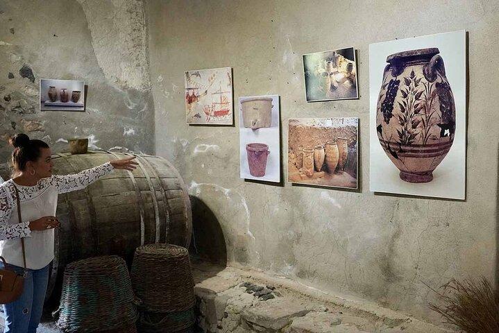 Private Tour: Ancient Akrotiri and Santorini Wineries Tour