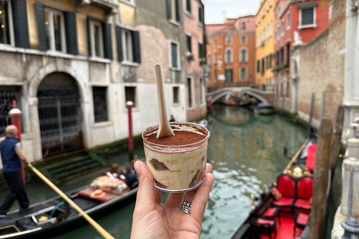 Rialto Market Food Tour: Wine Tasting and Sightseeing in Venice