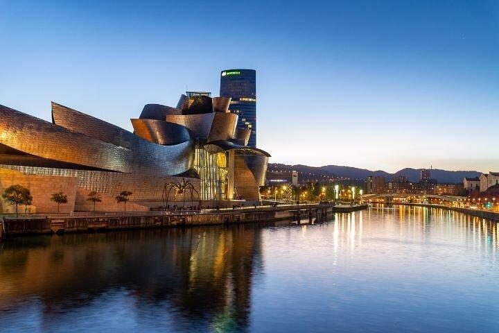 Bilbao : Private Custom Walking Tour with A Guide (Private Tour)