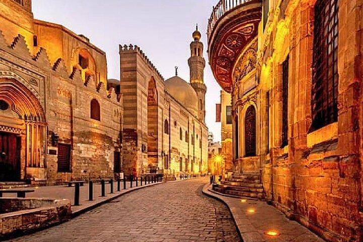 Cairo Day Tour to EL Moez Street and AL Azhar Park