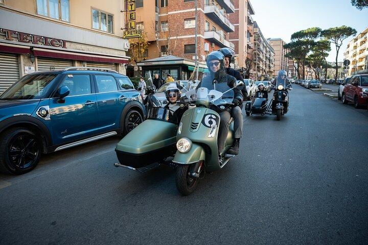 Vespa Sidecar Tour at Day/Night with Pickup