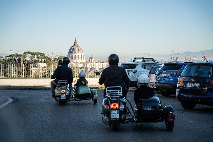 Vespa Sidecar Tour at Day/Night with Pickup