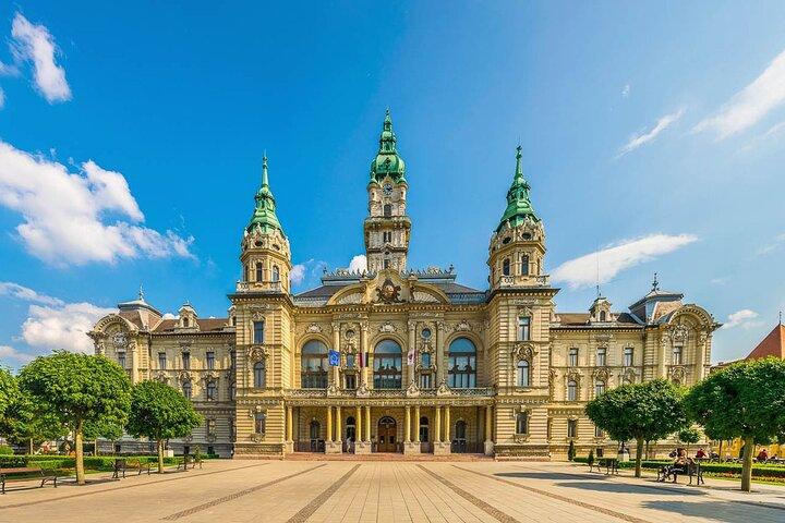 Private Tour from Budapest to Prague Sightseeing