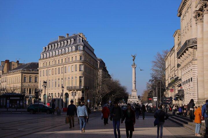 The essential in Bordeaux, private tour with a local