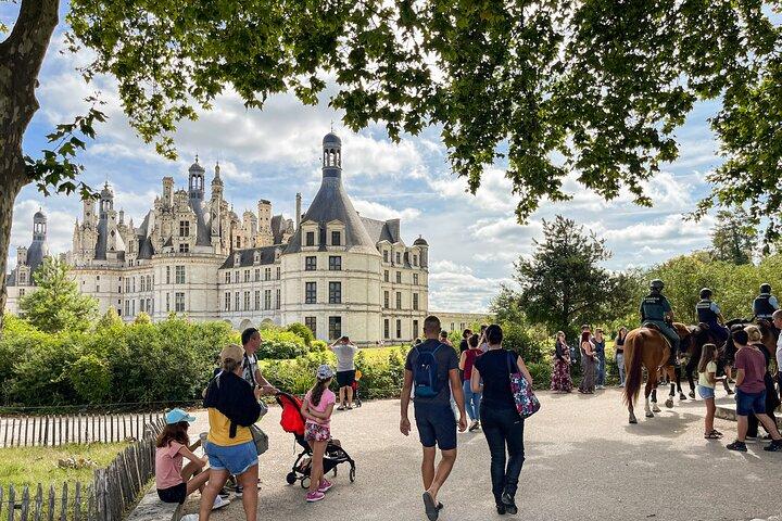 Loire Valley Castles Day Trip from Paris & Tasting with Pickup