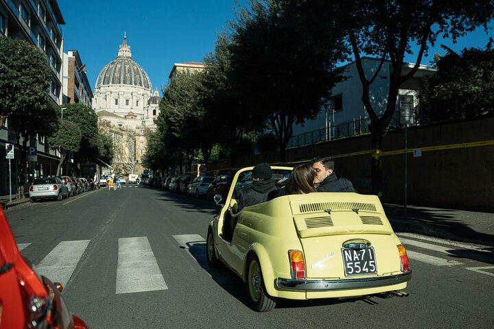 Classic Elegance: Vintage Fiat 500 Cabriolet Rome Tour