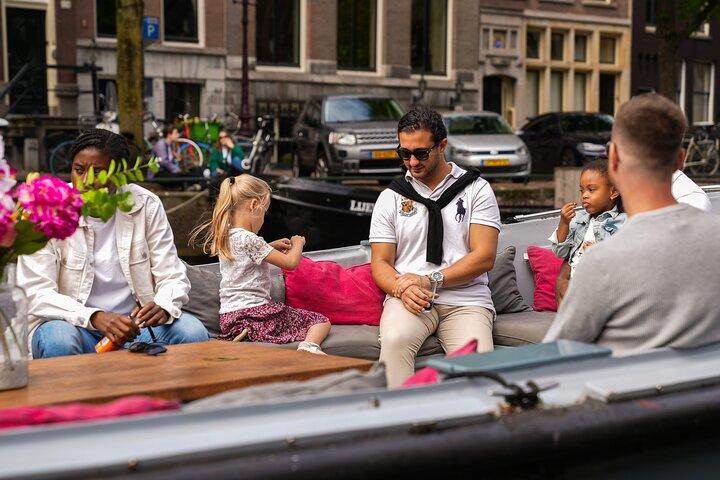 Amsterdam: Guided City Centre Canal Cruise with Dutch Pancakes