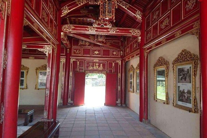 Hue Walking Tour to Imperial Citadel and Forbidden City