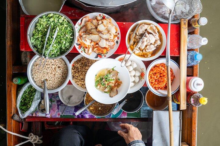 Bangkok: Railway & Damnoen Saduak Floating Market with Transfer