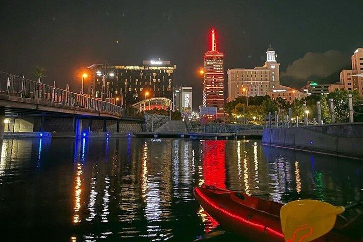 Night Kayaking in Battery Park V&A Waterfront