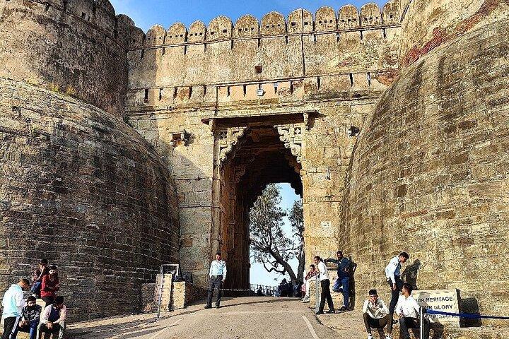 Private Day Trip to Kumbhalgarh Fort and Ranakpur from Udaipur