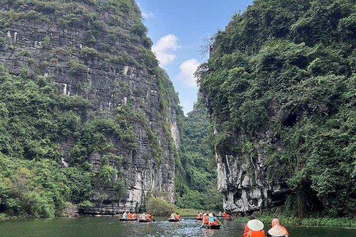 Hoa Lu, Trang An and Hang Mua Cave Day Tour from Hanoi