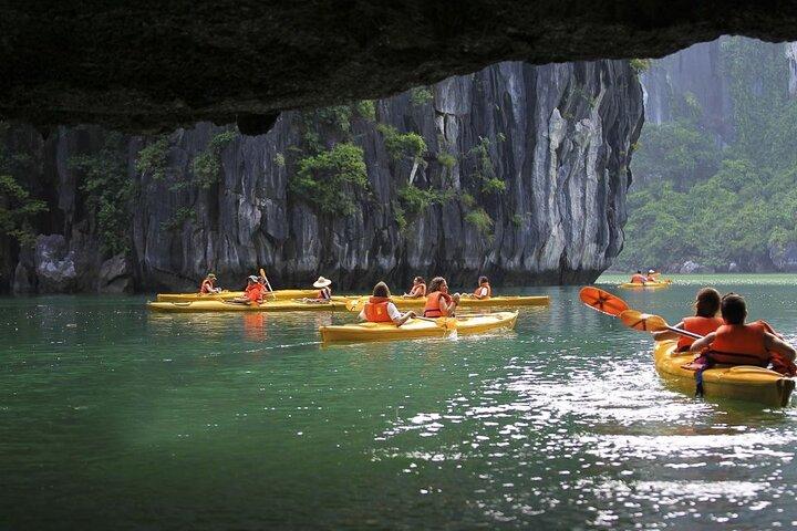 From Hanoi: Ha Long Bay Luxury Cruise Day Tour with Jacuzzi