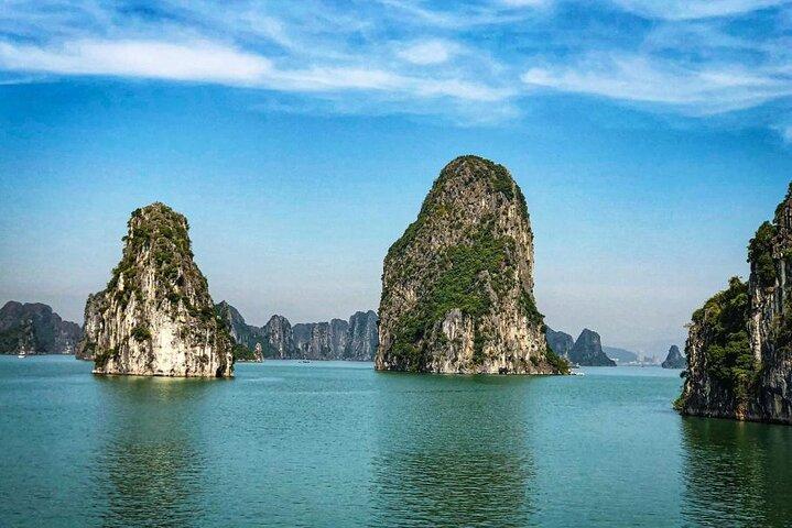 From Hanoi: Ha Long Bay Luxury Cruise Day Tour with Jacuzzi