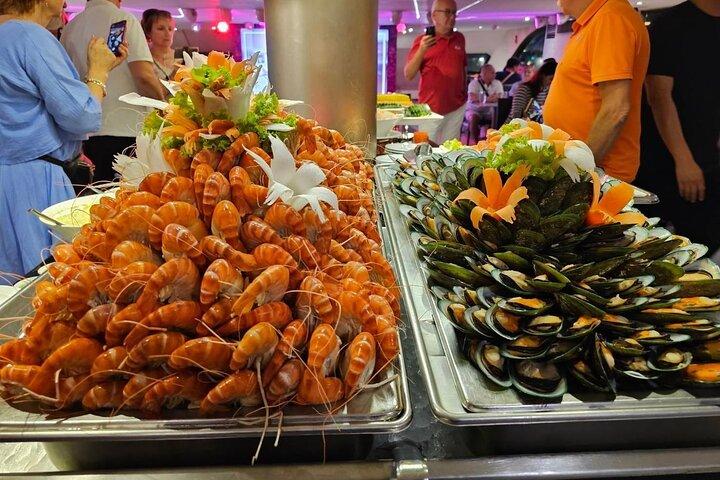 Bangkok Dinner Cruise with Intl Buffet, Live Music & Hotel Pickup