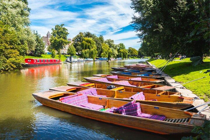 Cambridge Scavenger Hunt & Highlights Self-Guided Walking Tour
