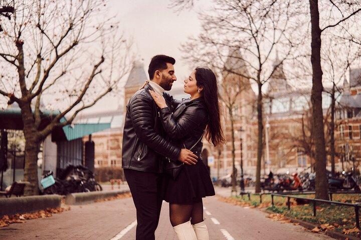 Amsterdam: Professional Rijksmuseum & Museumplein Photoshoot