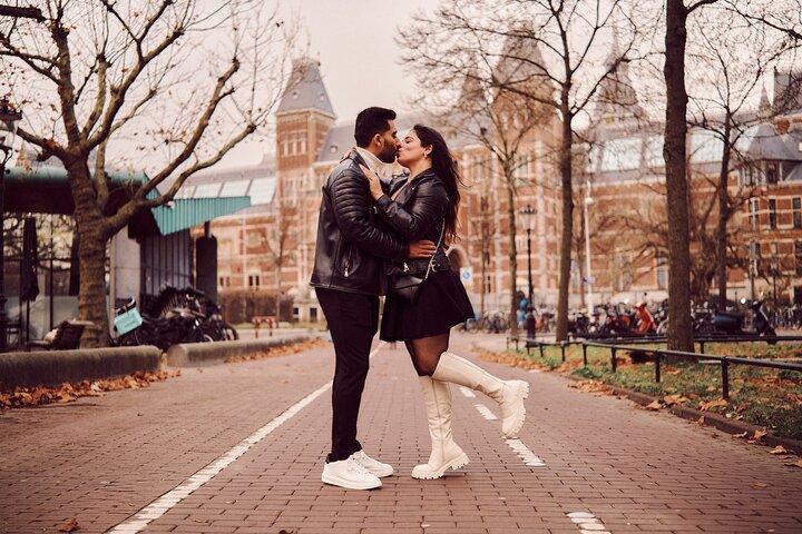 Amsterdam: Professional Rijksmuseum & Museumplein Photoshoot