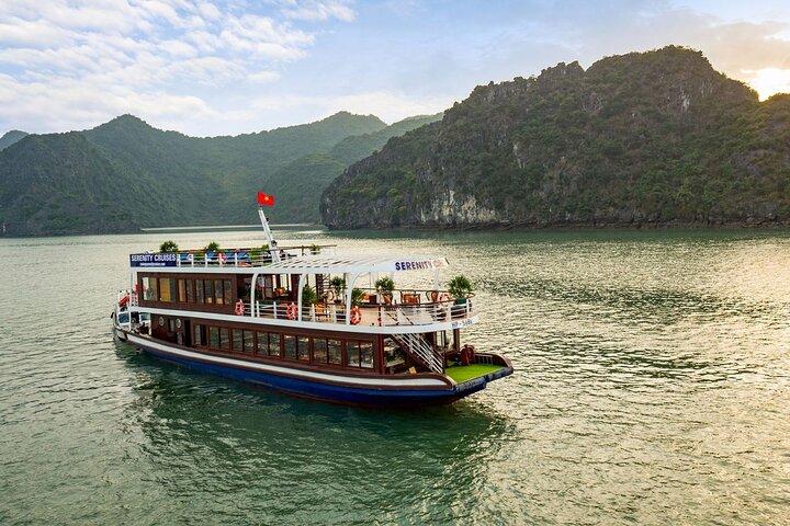 Private Full Day Tour to Explore Halong Bay by Boat
