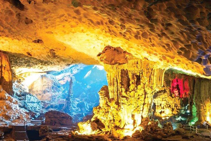Private Full Day Tour to Explore Halong Bay by Boat