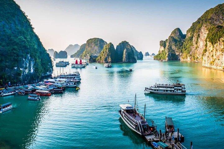 Private Full Day Tour to Explore Halong Bay by Boat