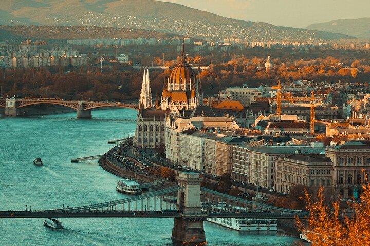 Budapest to Vienna - Private Transfer with 4 Hours of Sightseeing