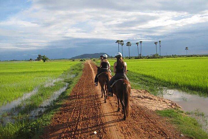 Siem Reap Happy Horse Riding Free Pick-up & Drop-off