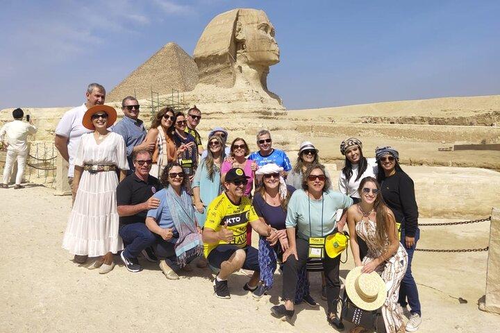 Full Day Private Tour of Giza Pyramids and Egyptian Museum