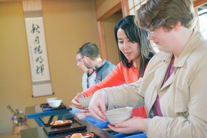 Himeji Castle Easy Bike Tour: Samurai History, Garden & Matcha