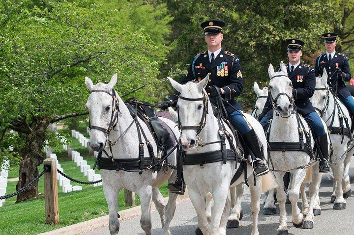 Arlington Cemetery Tour with Guard Ceremony and Iwo Jima Memorial