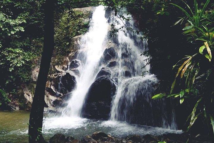 Kanching Waterfalls Tour with Batu Caves and Ramayana Cave (SIC)